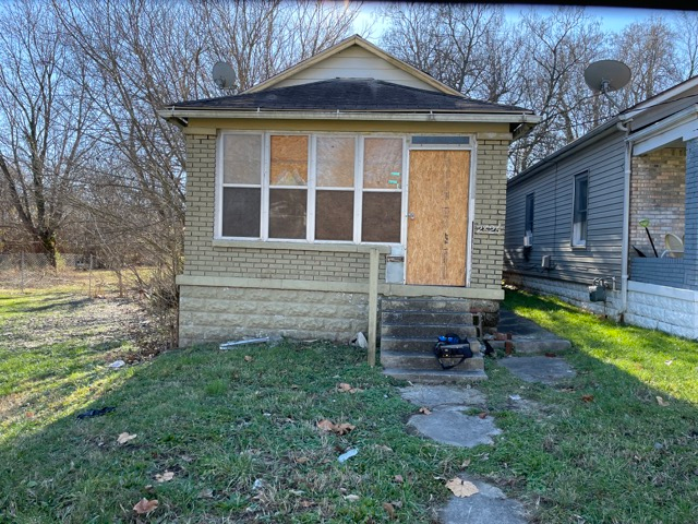 2626 GRAND AVE